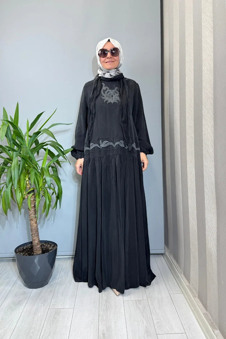 Misswhence Nakış ve Şal Detaylı Cupro İpek Elbise 39820 - Siyah - Görsel 1 