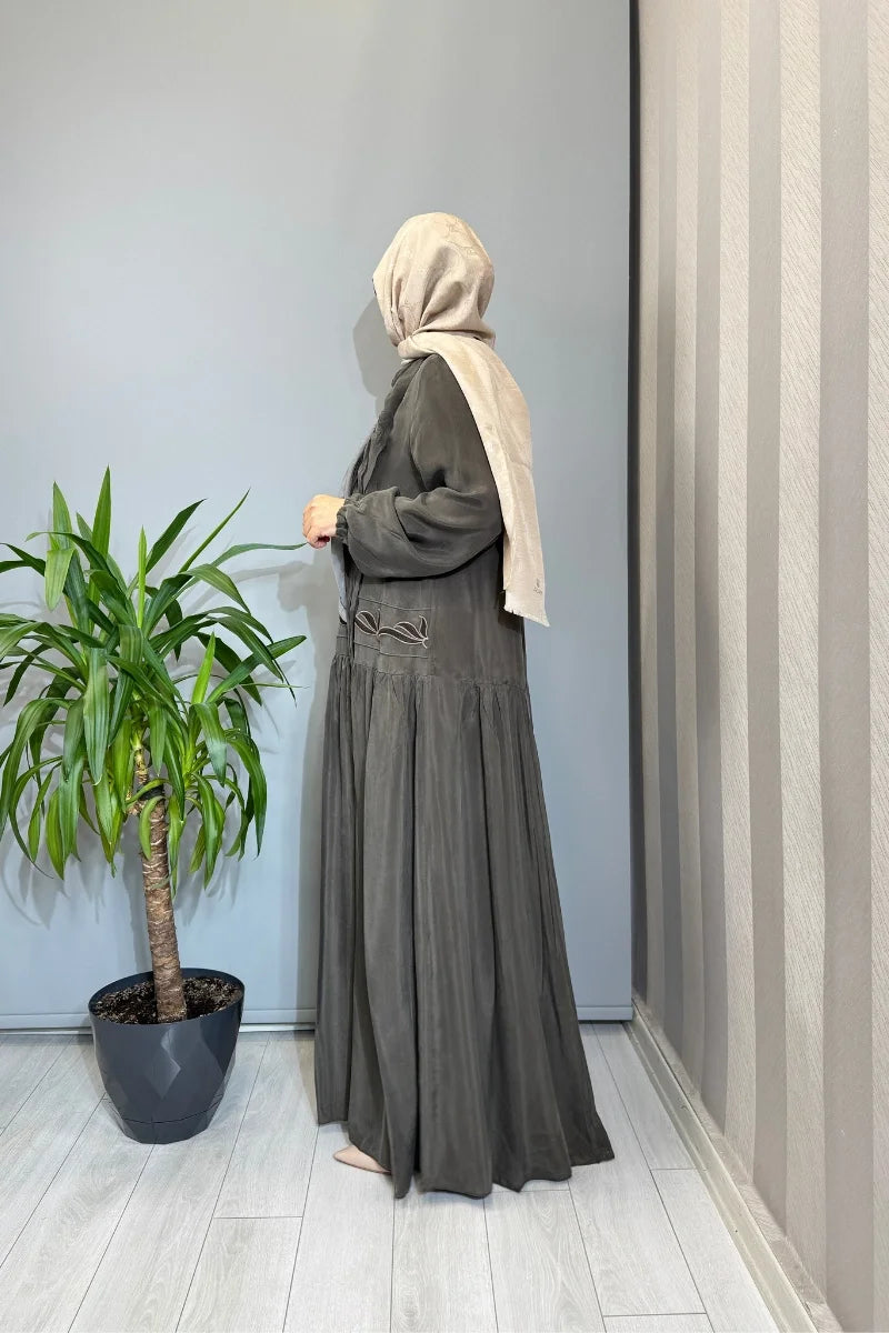 Misswhence Nakış ve Şal Detaylı Cupro İpek Elbise 39820 - Haki - Görsel 2 