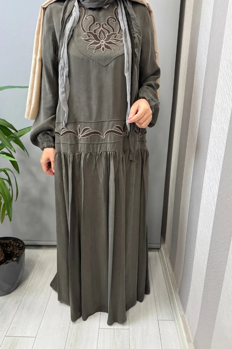 Misswhence Nakış ve Şal Detaylı Cupro İpek Elbise 39820 - Haki - Görsel 4 