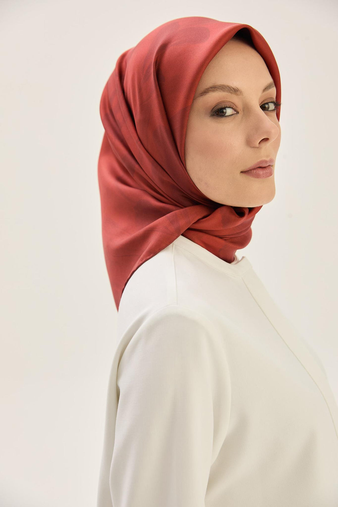 Maisa Buğu Mulberry İpek Eşarp - Kırmızı