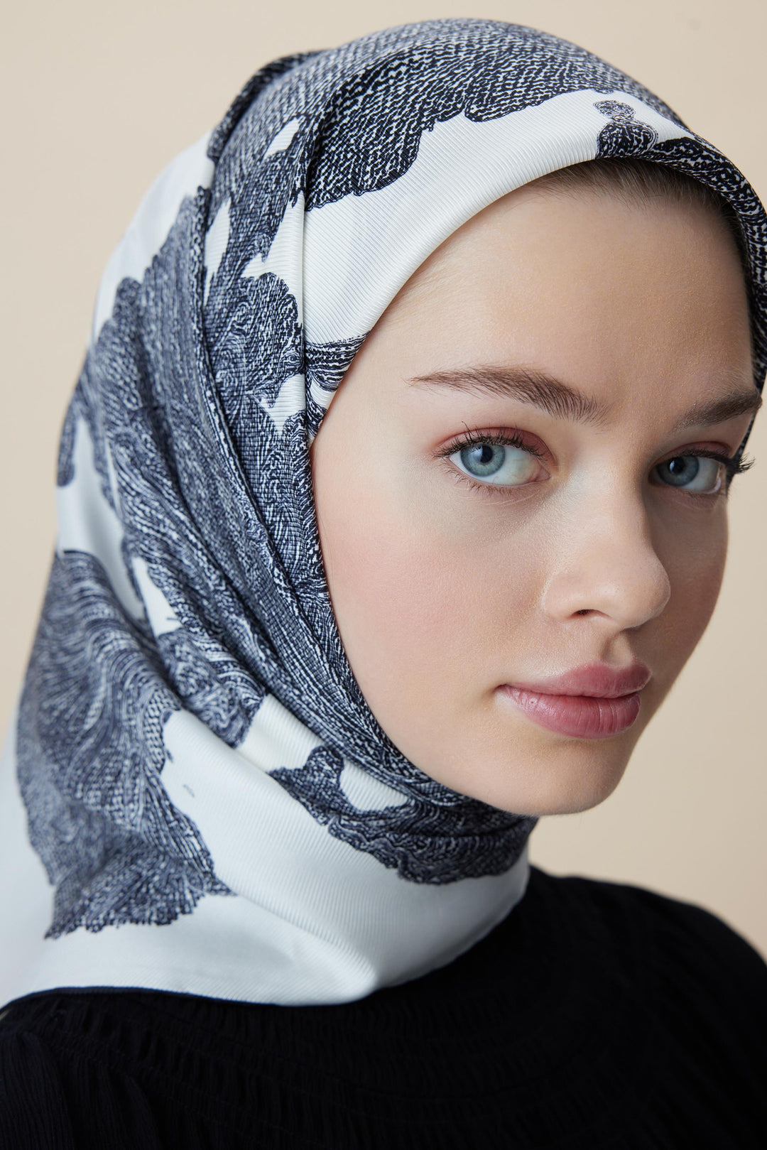 FARAH MULBERRY İPEK EŞARP 90*90 CM - DUMAN - Görsel 1