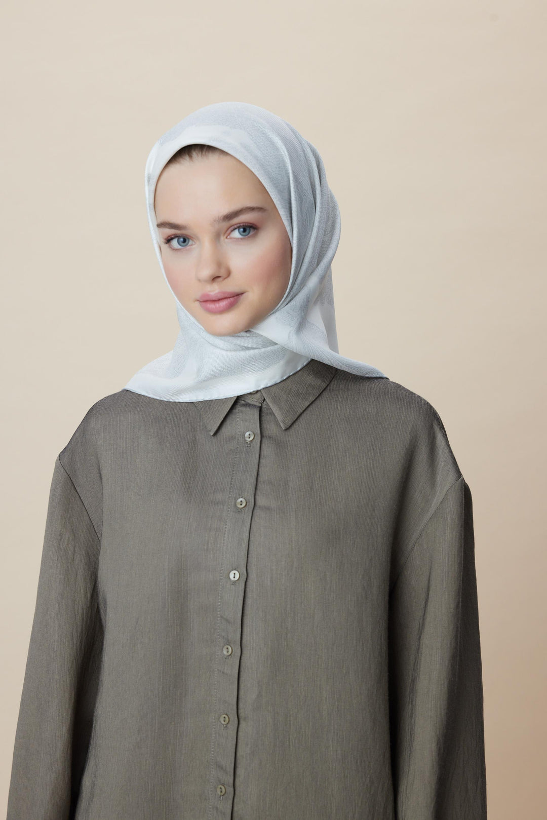 FARAH MULBERRY İPEK EŞARP 90*90 CM - GÜMÜŞ - Görsel 1