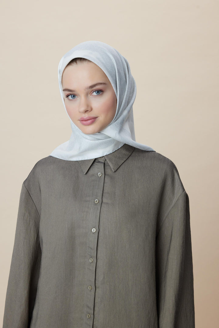 FARAH MULBERRY İPEK EŞARP 90*90 CM - GÜMÜŞ - Görsel 1