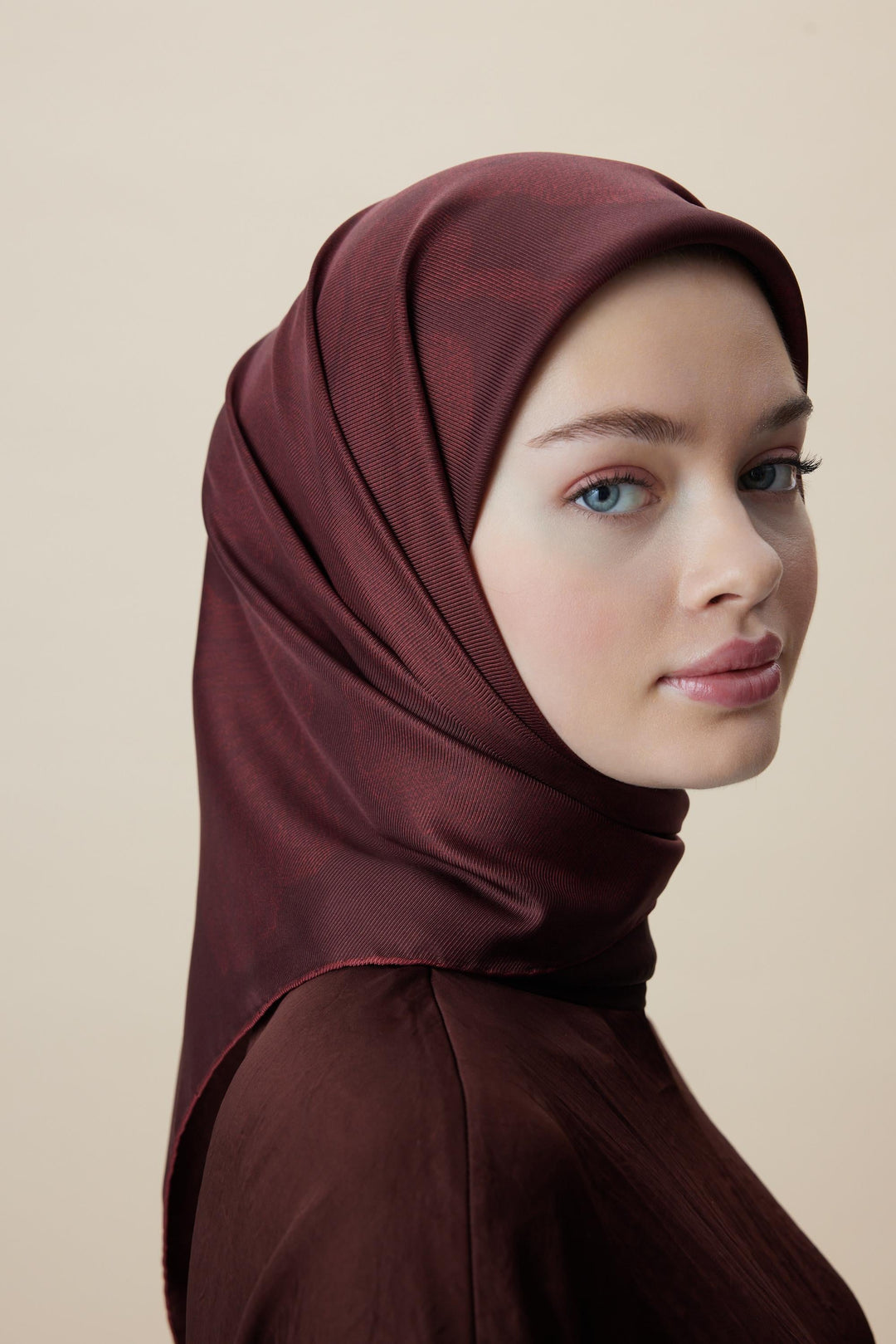 FARAH MULBERRY İPEK EŞARP 90*90 CM - KOYU KIRMIZI - Görsel 2