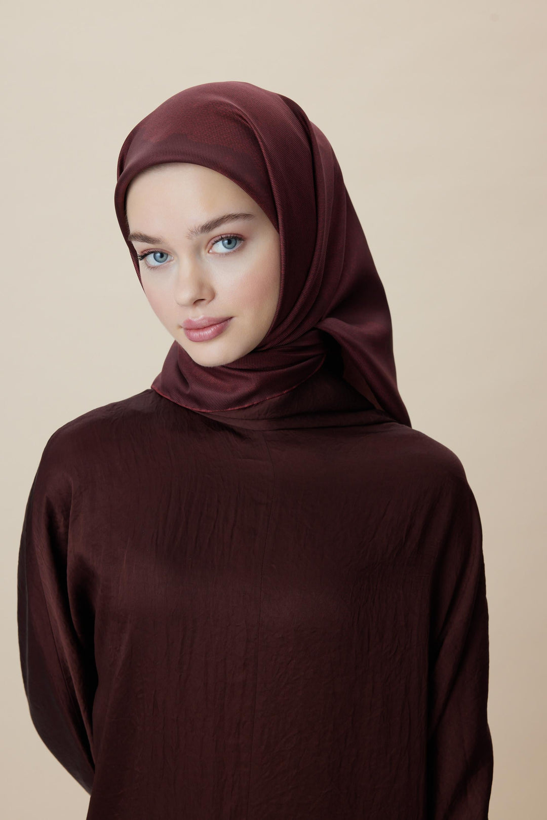 FARAH MULBERRY İPEK EŞARP 90*90 CM - KOYU KIRMIZI - Görsel 4