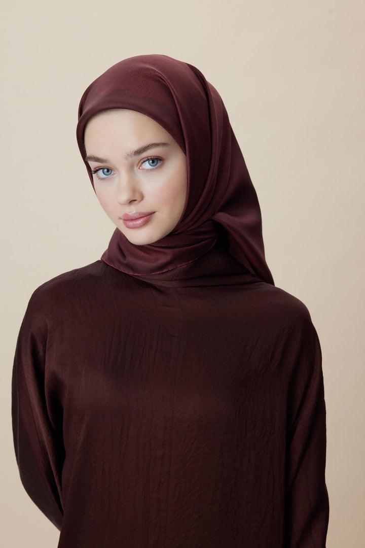 FARAH MULBERRY İPEK EŞARP 90*90 CM - KOYU KIRMIZI - Görsel 4