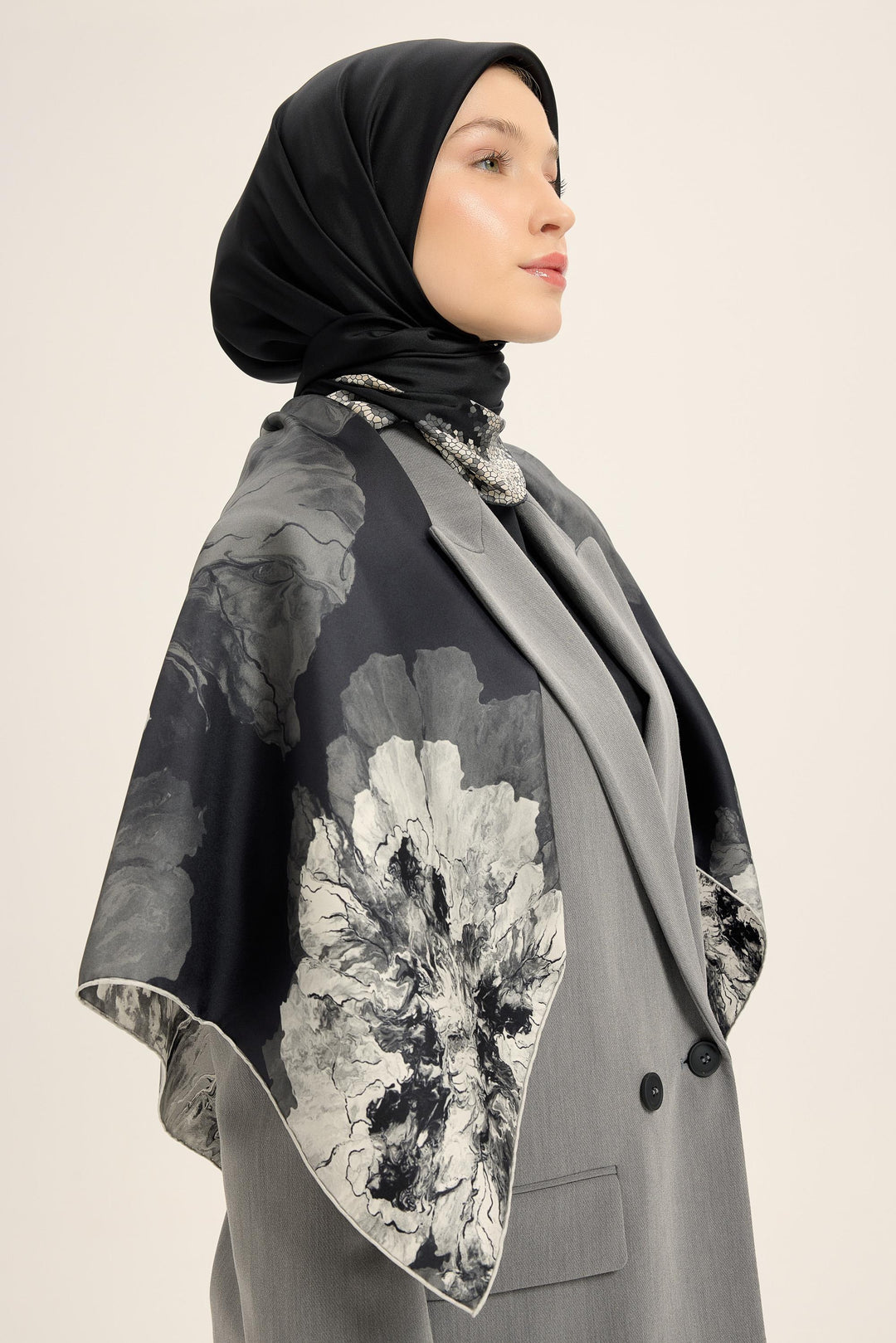KATRE TİVİL İPEK EŞARP 90*90 CM - SİYAH - Görsel 4
