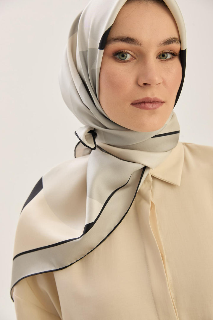Maisa LALE TİVİL İPEK EŞARP 90*90 CM - SİYAH