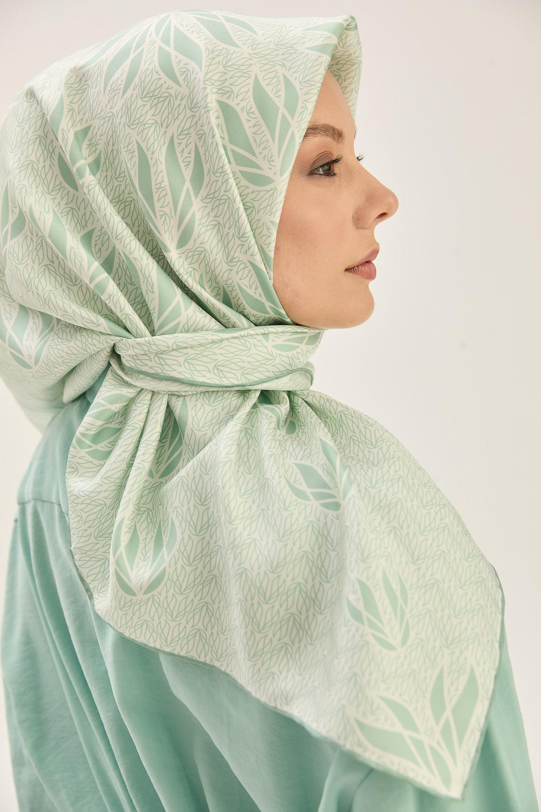 Maisa LAVİ TİVİL İPEK EŞARP 90*90 CM - YEŞİL