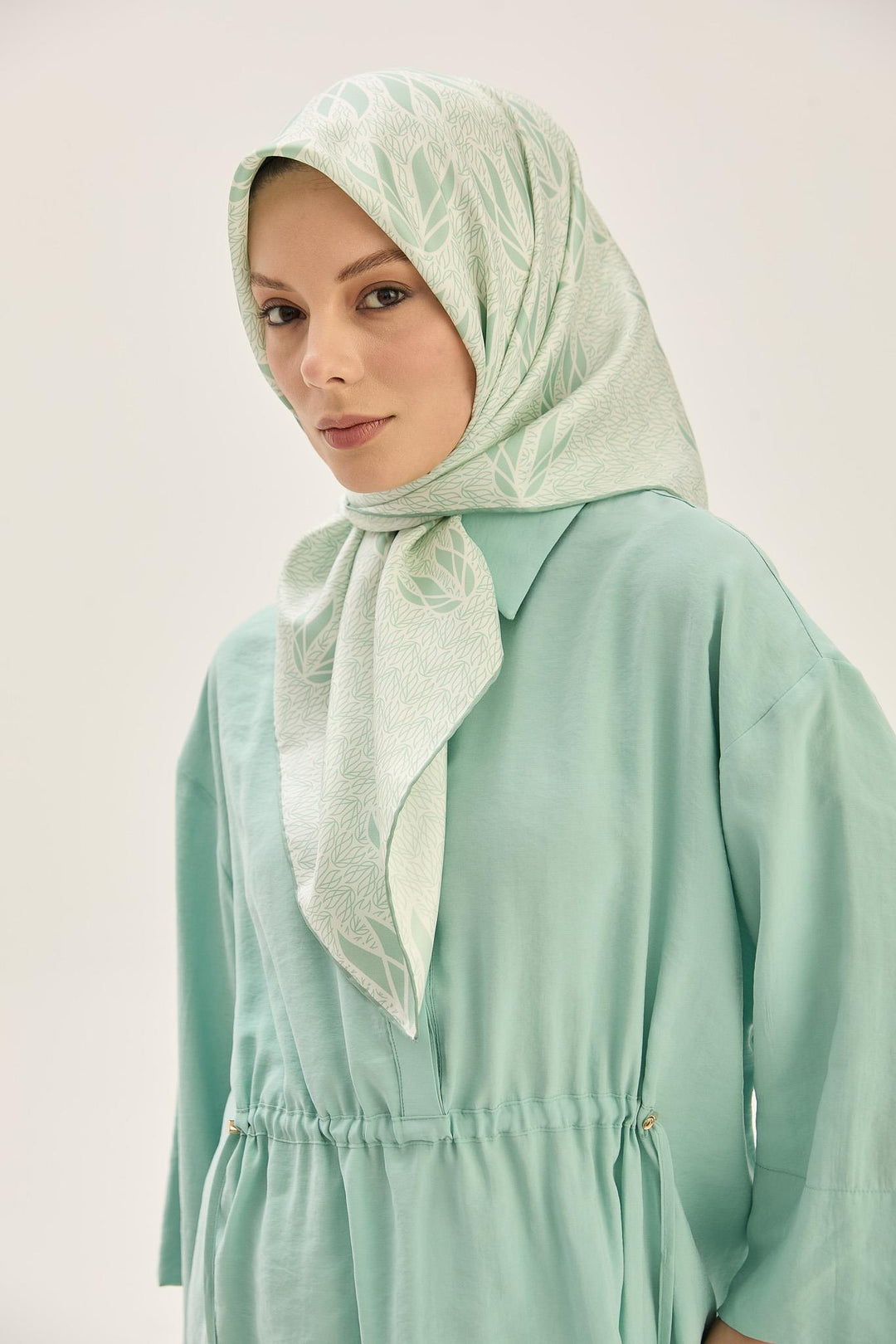 Maisa LAVİ TİVİL İPEK EŞARP 90*90 CM - YEŞİL