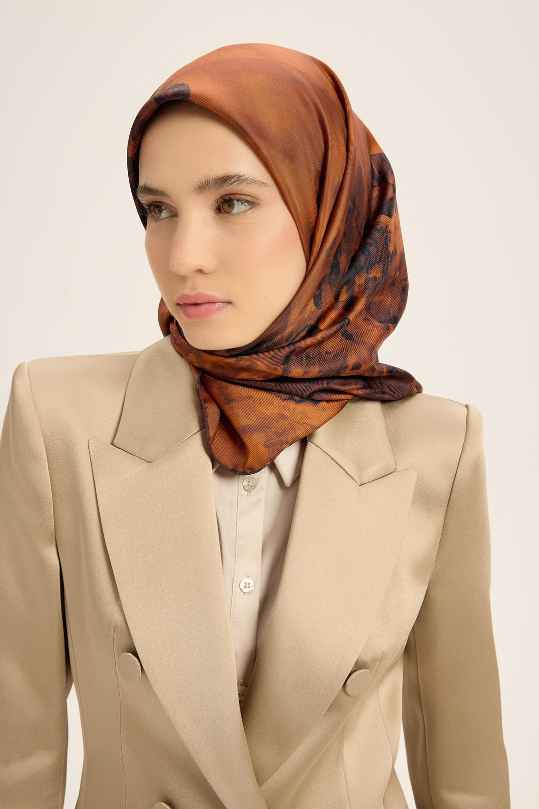 YONCA MULBERRY İPEK EŞARP 90*90 CM - TABA - Görsel 3
