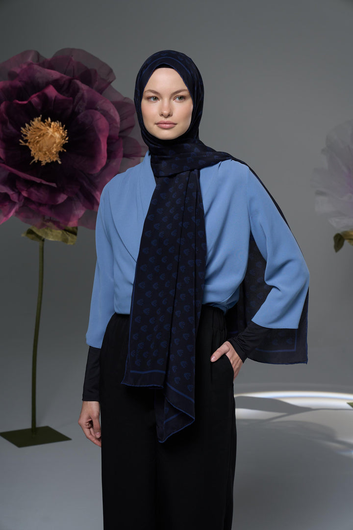 BİRCE KREP İPEK ŞAL 70*190 – LACİVERT - Görsel 4