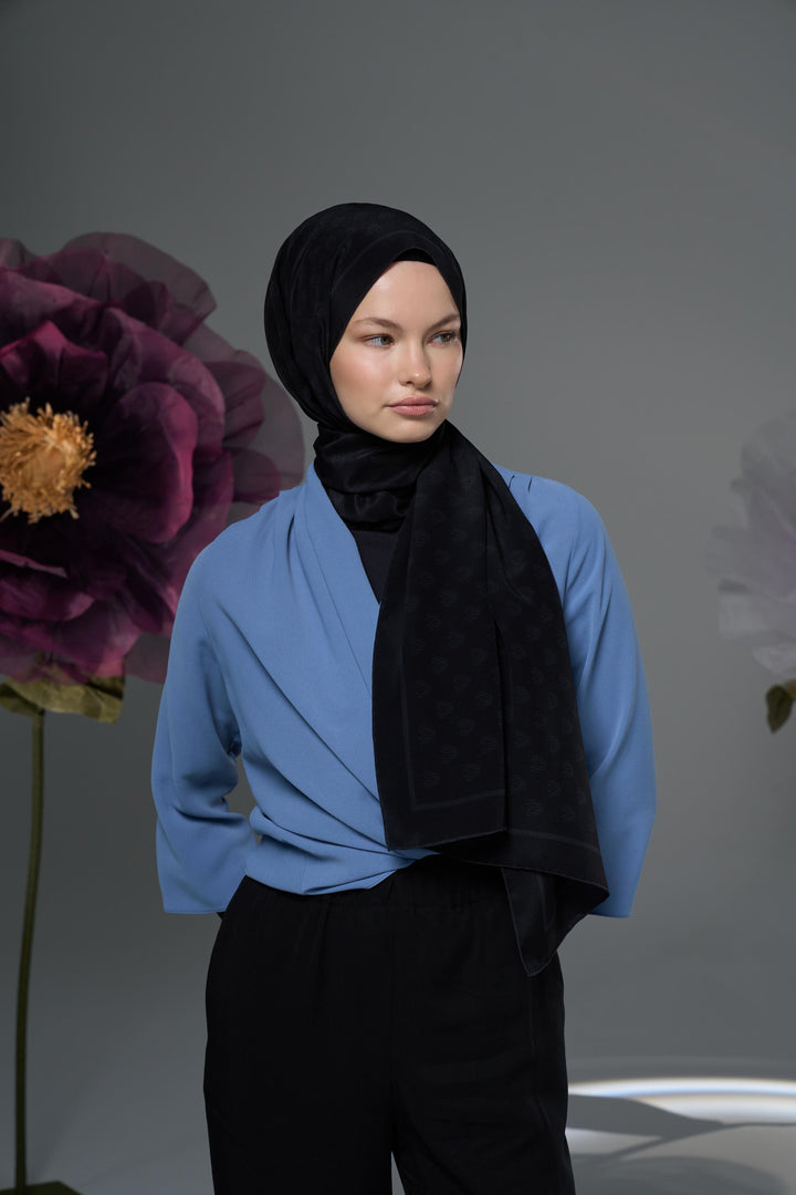 BİRCE KREP İPEK ŞAL 70*190 – SİYAH - Görsel 3