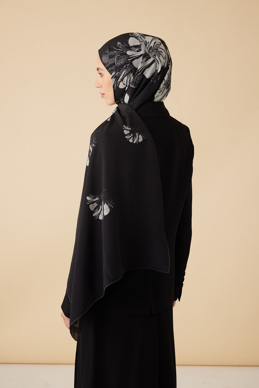 EZGİN KREP İPEK ŞAL 70*190 CM - SİYAH - Görsel 5