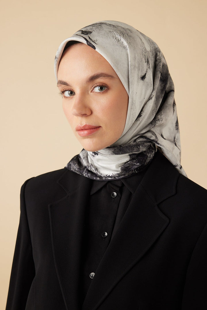 GELİNCİK TİVİL İPEK EŞARP 90*90 CM - SİYAH - Görsel 1