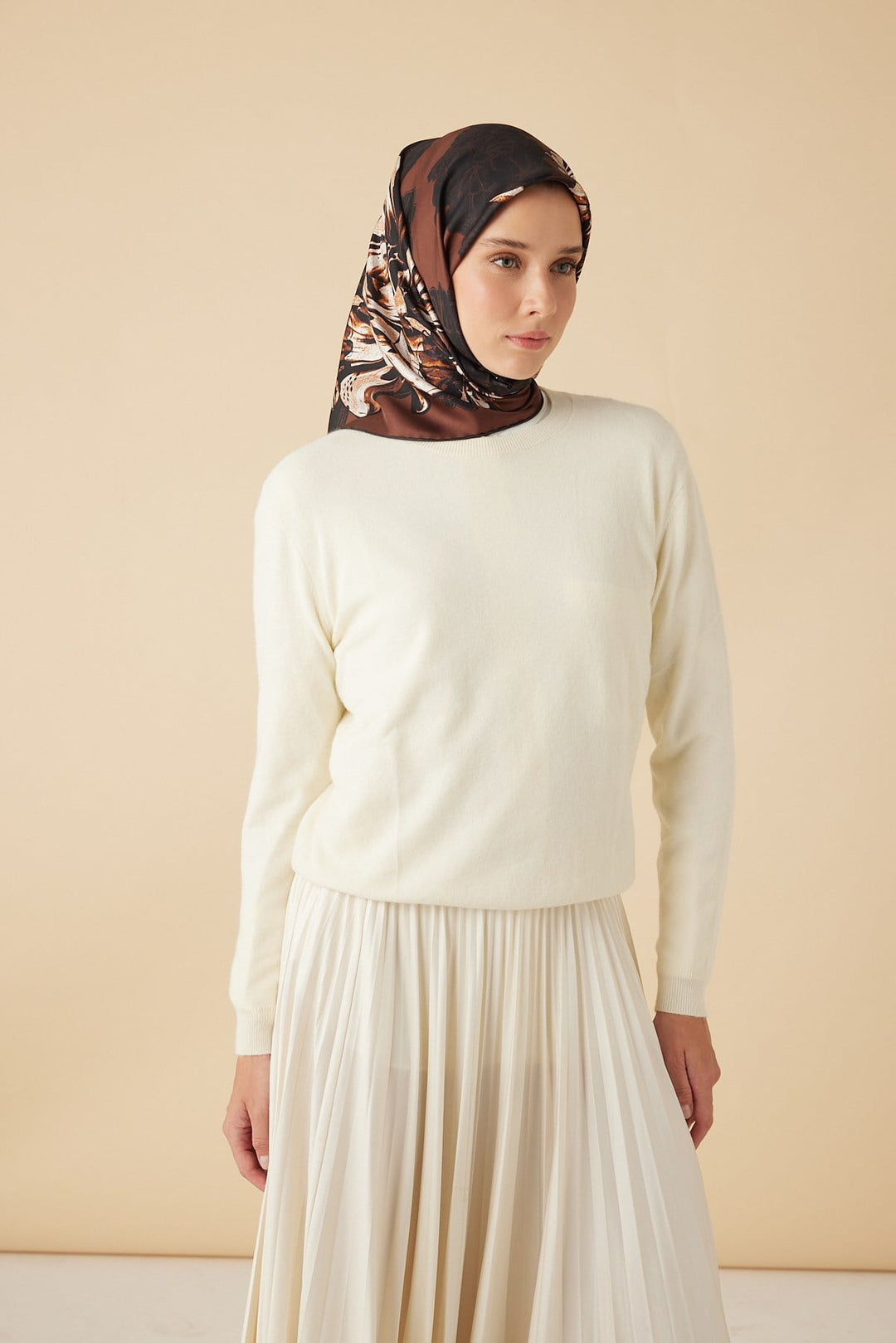 NEŞVE TİVİL İPEK EŞARP 90*90 CM - KAHVERENGİ - Görsel 2
