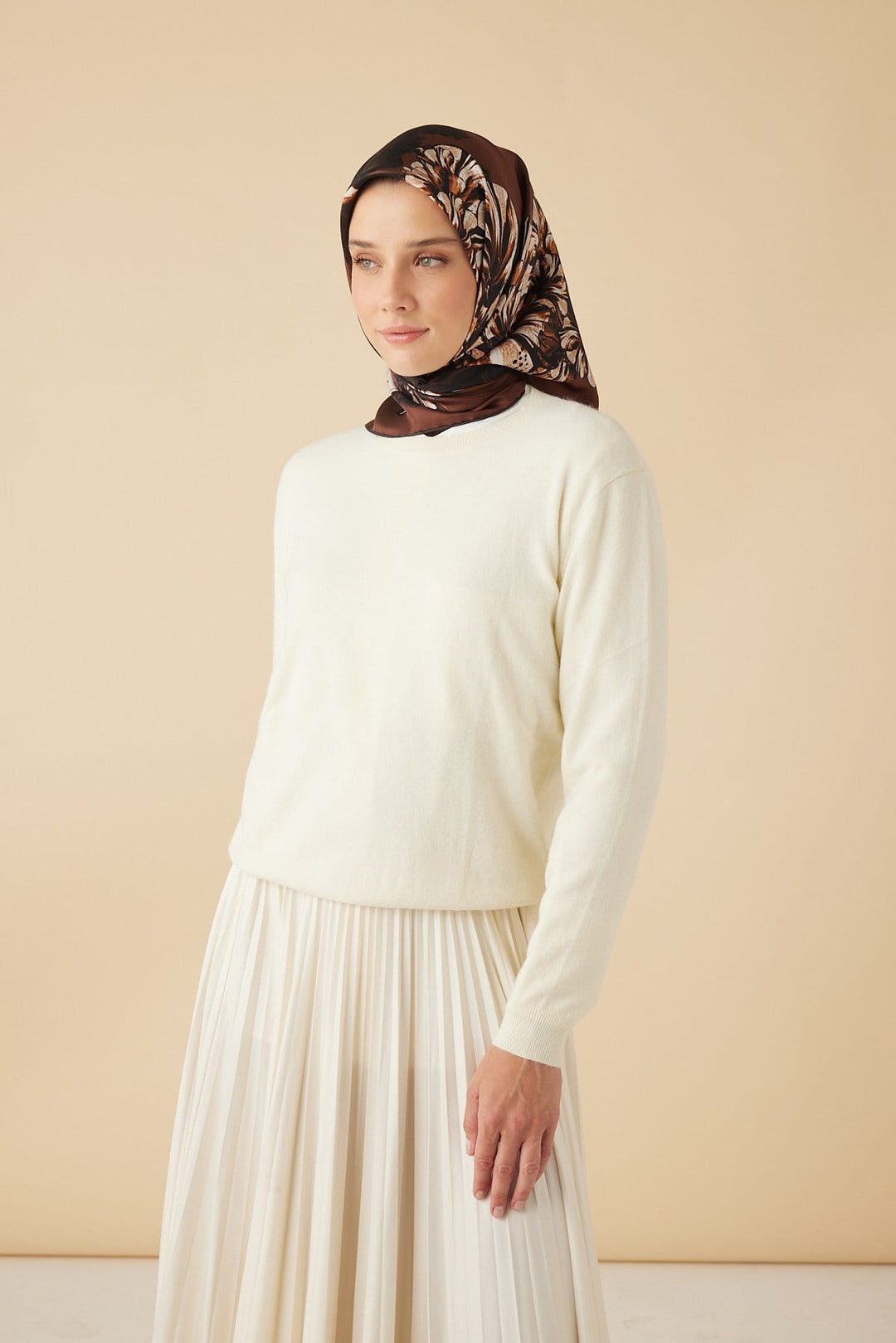 NEŞVE TİVİL İPEK EŞARP 90*90 CM - KAHVERENGİ - Görsel 3