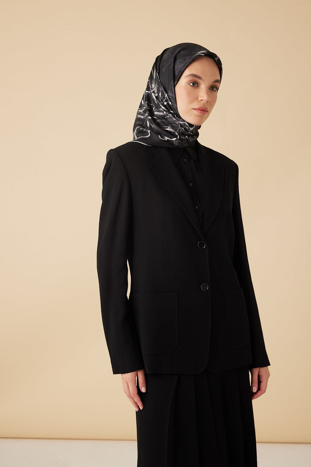 NEŞVE TİVİL İPEK EŞARP 90*90 CM - SİYAH - Görsel 3