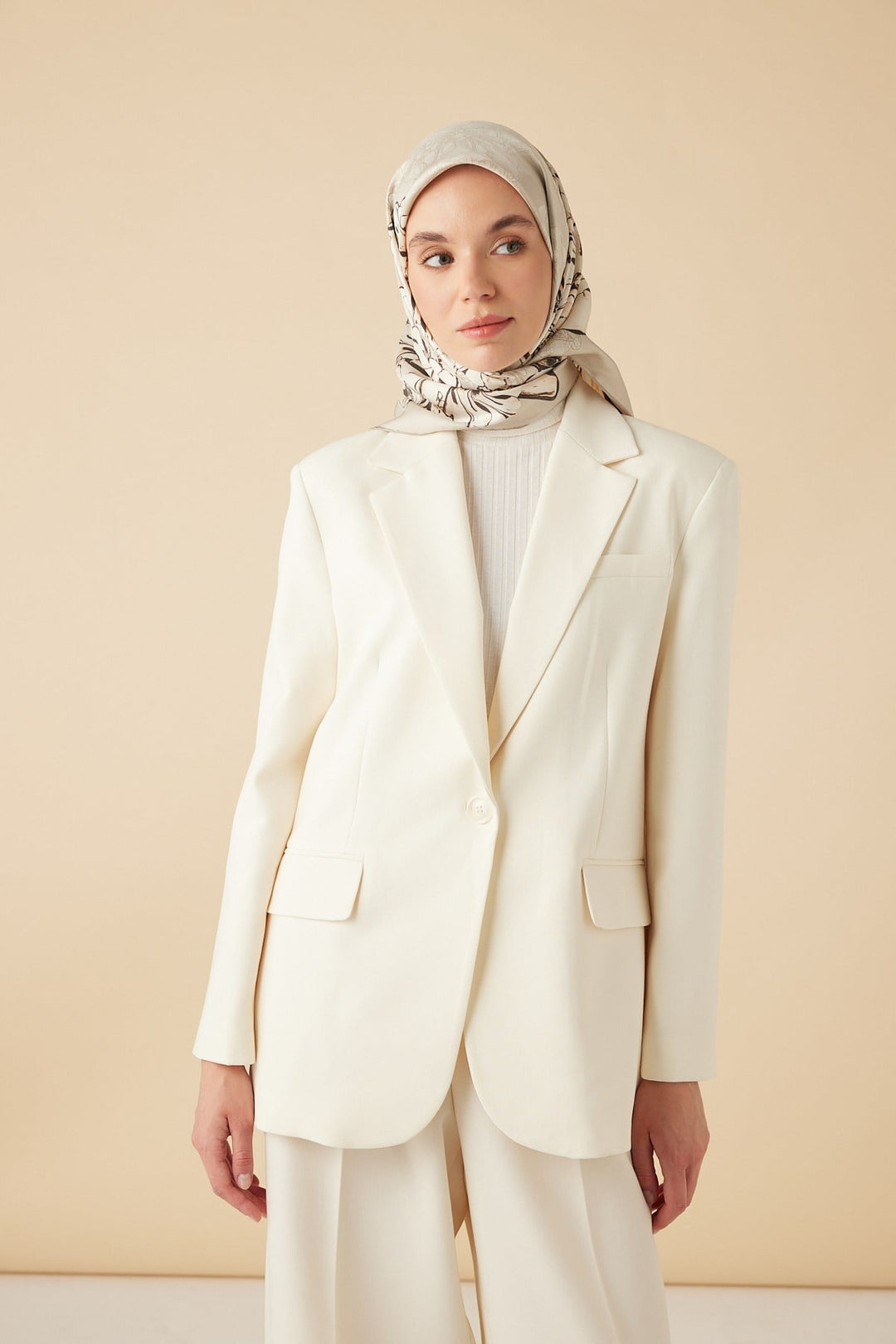 NEŞVE TİVİL İPEK EŞARP 90*90 CM - BEJ - Görsel 1