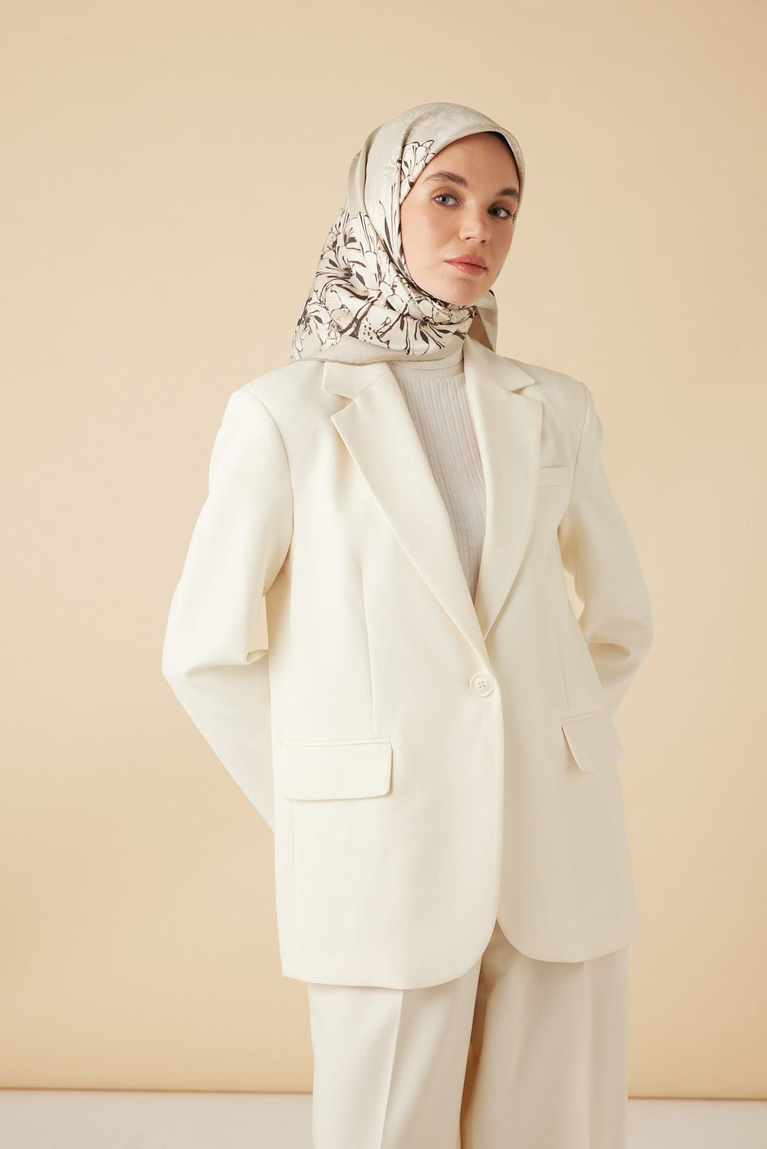 NEŞVE TİVİL İPEK EŞARP 90*90 CM - BEJ - Görsel 2