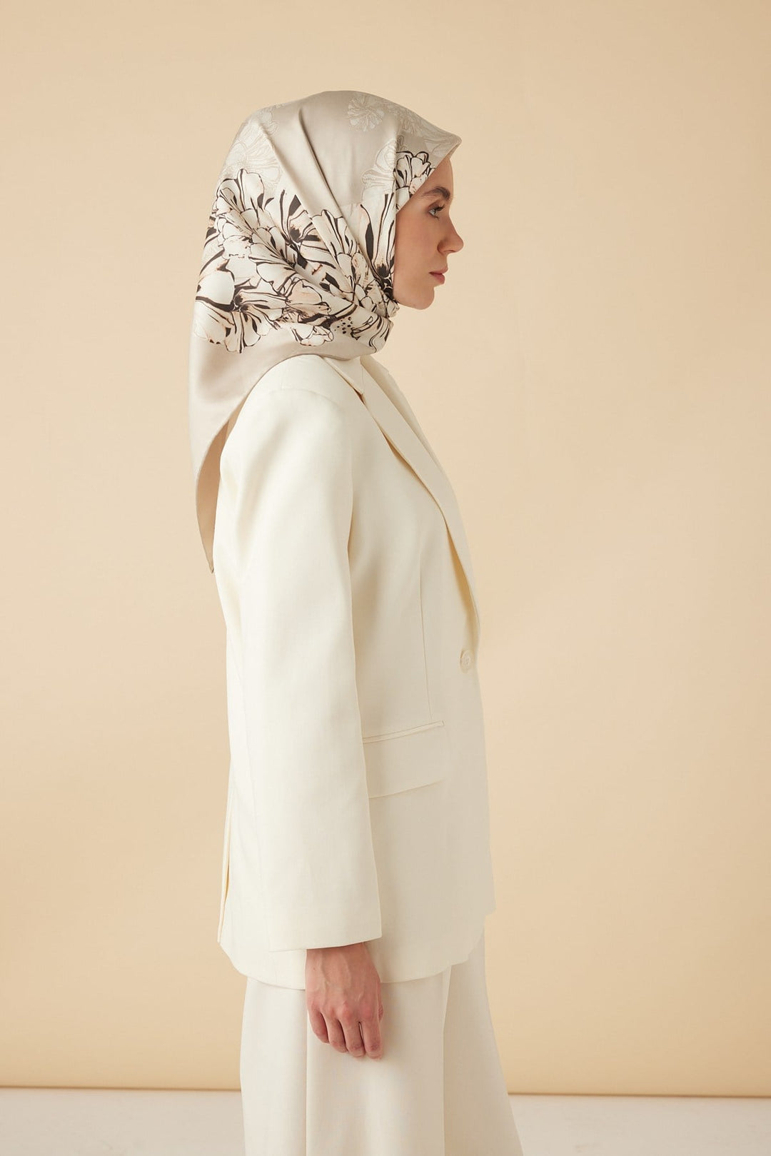 NEŞVE TİVİL İPEK EŞARP 90*90 CM - BEJ - Görsel 5