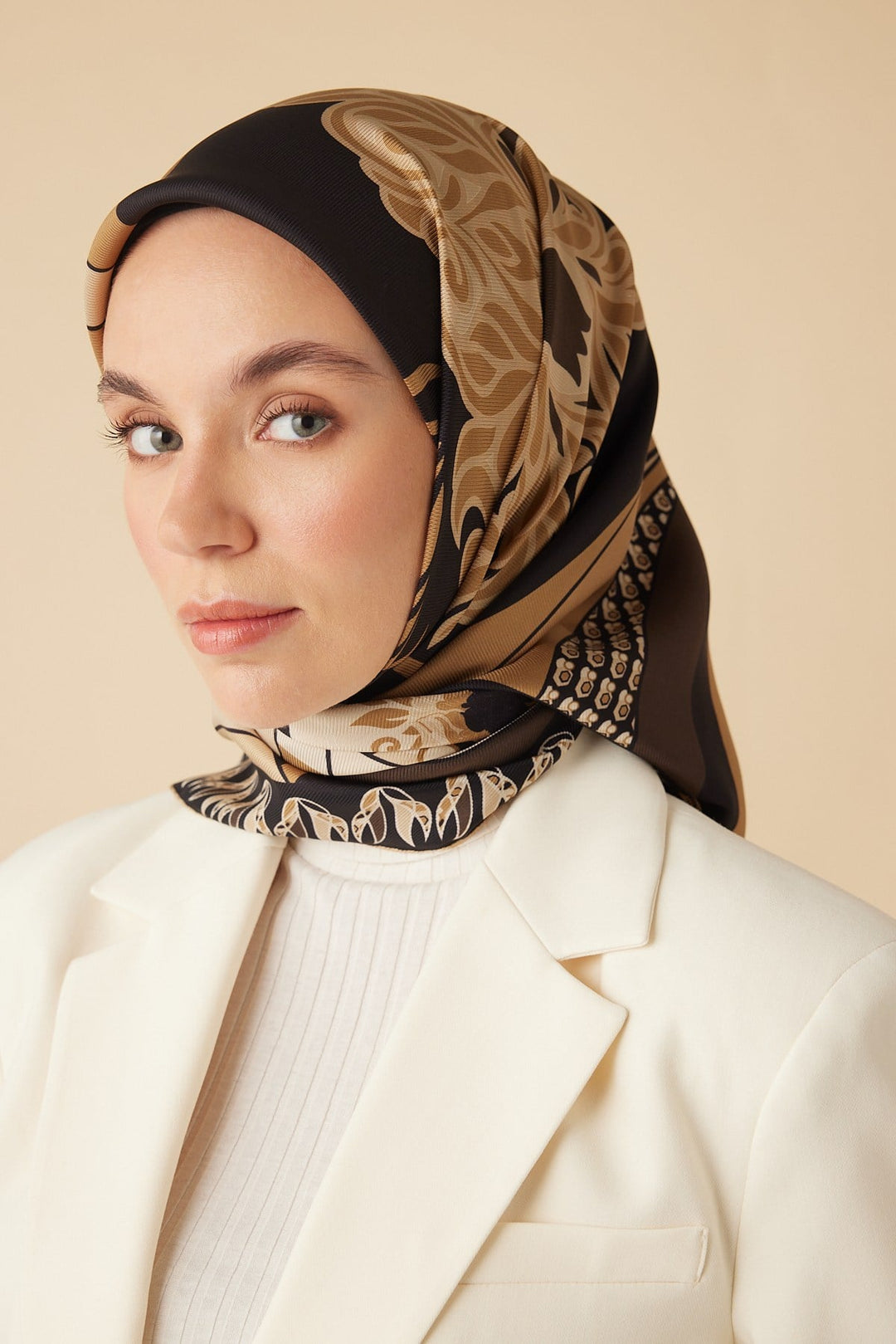 VERDA MULBERRY İPEK EŞARP 90*90 CM - GOLD SİYAH - Görsel 6
