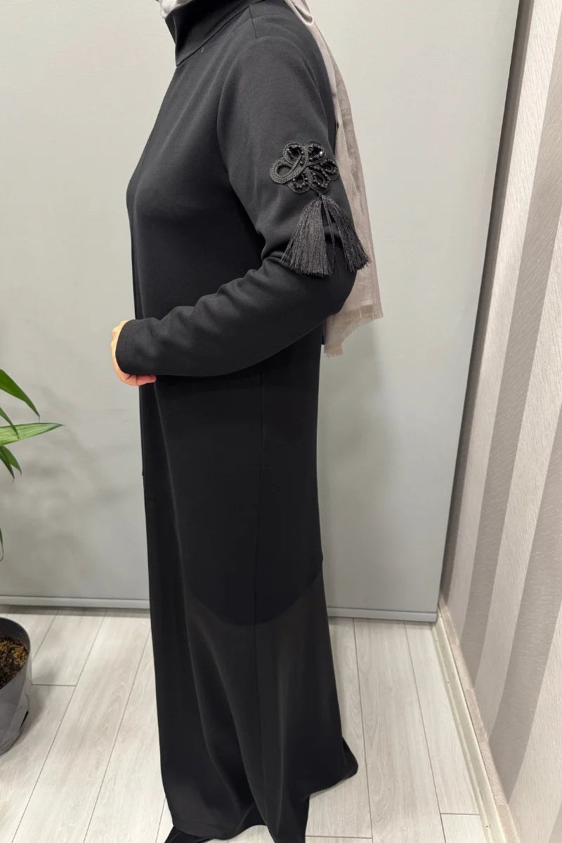 Mascara Dik Yaka Kollar Aksesuarlı Elbise Siyah 56MK 5101