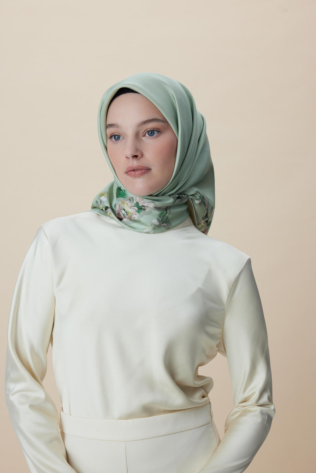 NEVA ÇİFT TARAFLI TİVİL İPEK EŞARP 90*90 CM - KREM PUDRA PEMBE - Görsel 5