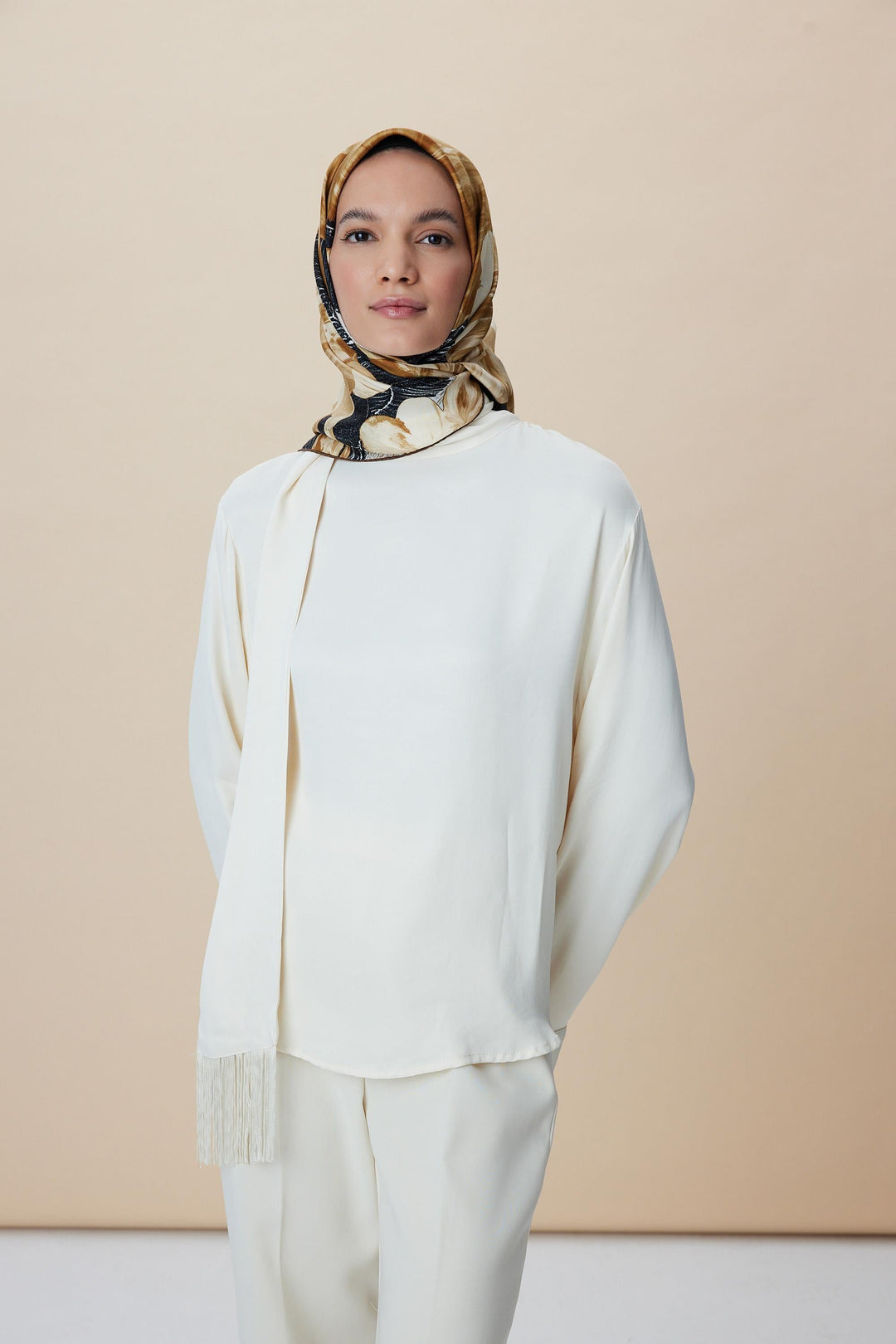 NÜVE TİVİL İPEK EŞARP 90*90 CM - GOLD - Görsel 3