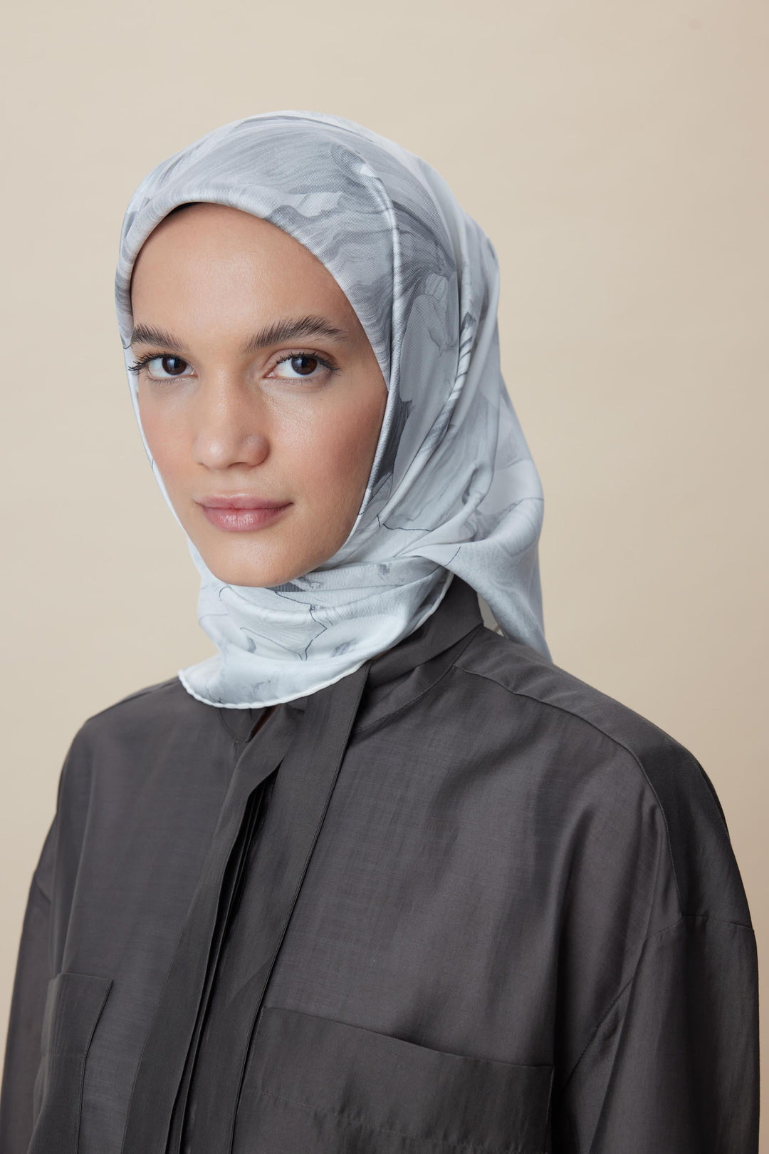 NÜVE TİVİL İPEK EŞARP 90*90 CM - KIRIK BEYAZ - Görsel 4