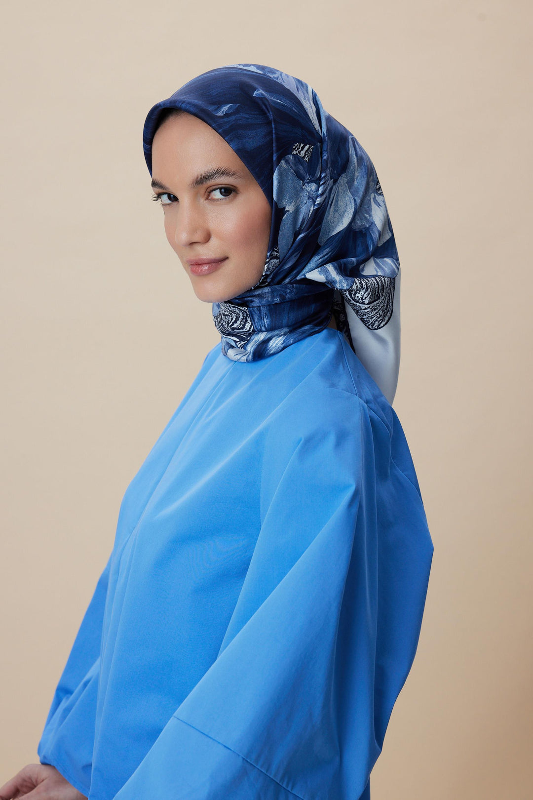 NÜVE TİVİL İPEK EŞARP 90*90 CM - LACİVERT - Görsel 4