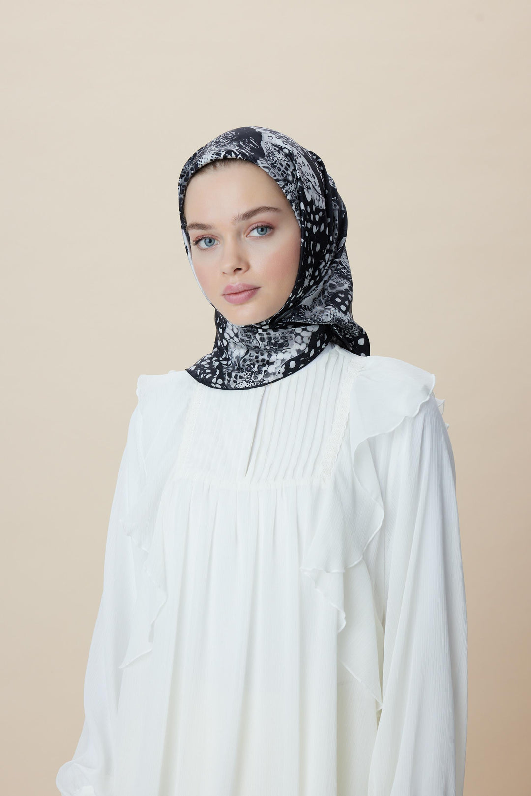 RENGİN TİVİL İPEK EŞARP 90*90 CM - SİYAH - Görsel 8