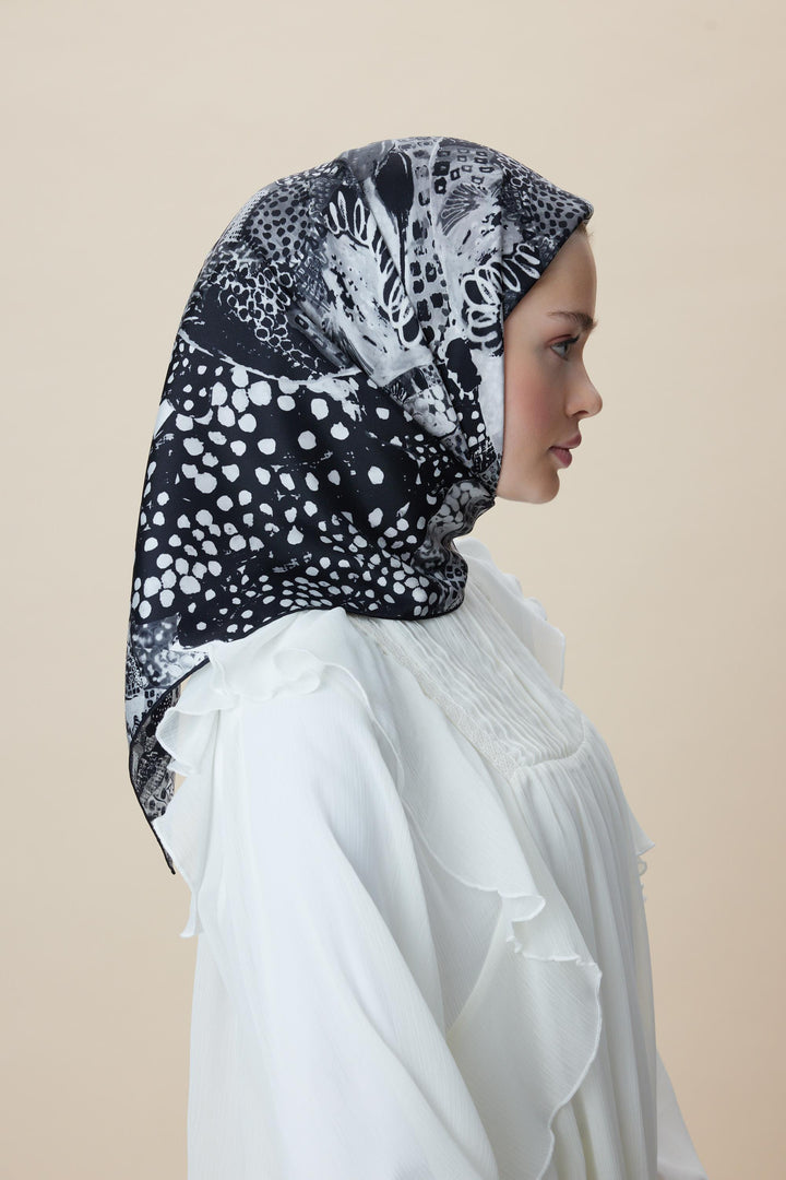 RENGİN TİVİL İPEK EŞARP 90*90 CM - SİYAH - Görsel 3