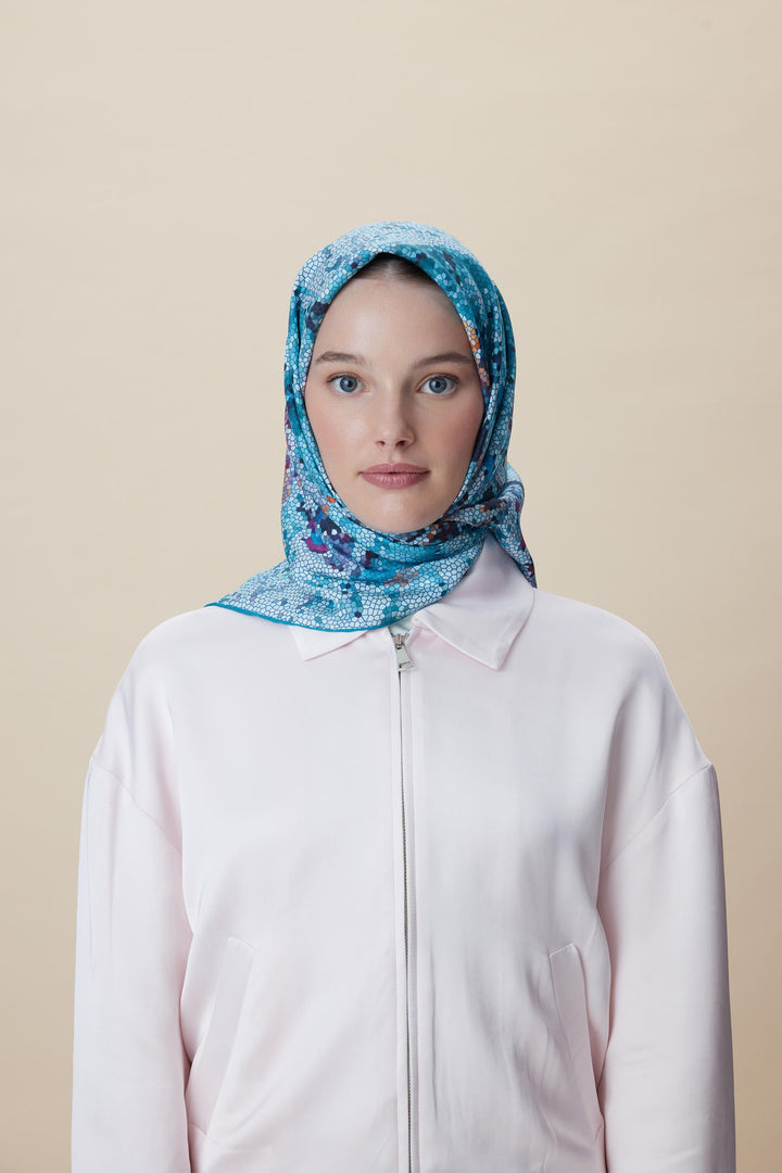 SU MASALI ÇİFT TARAFLI TİVİL İPEK EŞARP 90*90 CM - MAVİ - Görsel 4