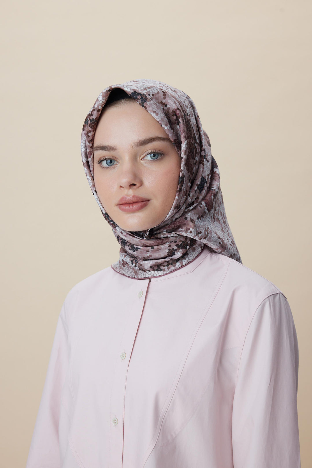 SU MASALI ÇİFT TARAFLI TİVİL İPEK EŞARP 90*90 CM - PUDRA PEMBE - Görsel 13