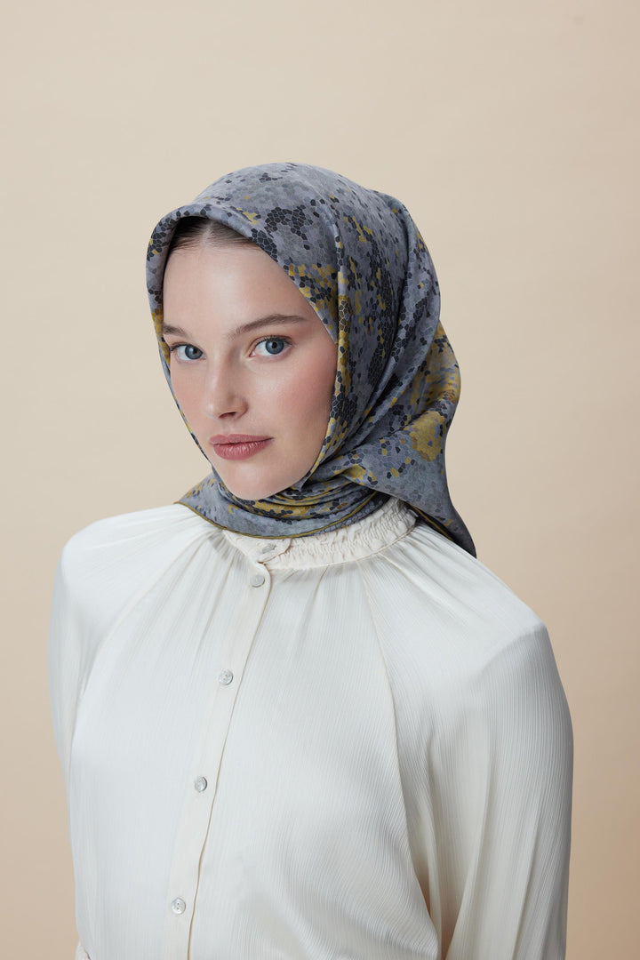 SU MASALI ÇİFT TARAFLI TİVİL İPEK EŞARP 90*90 CM - SİYAH TAŞ - Görsel 13