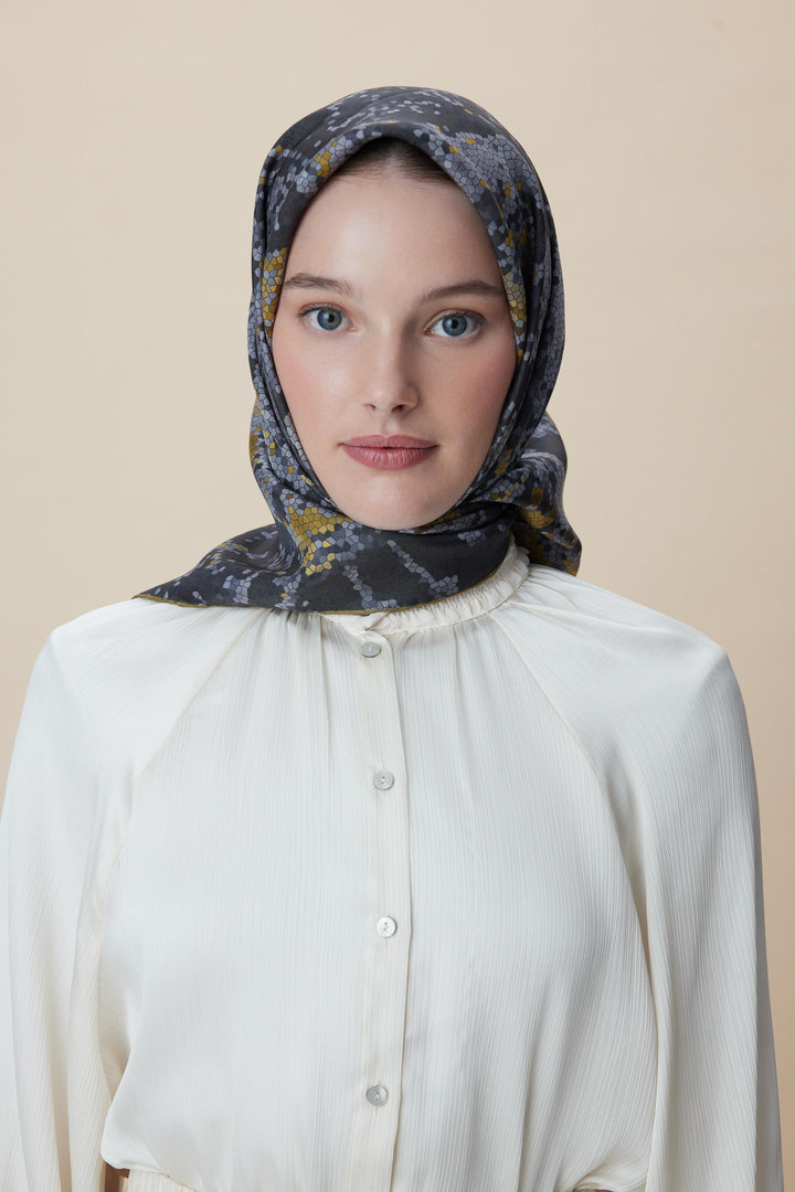 SU MASALI ÇİFT TARAFLI TİVİL İPEK EŞARP 90*90 CM - SİYAH TAŞ - Görsel 4