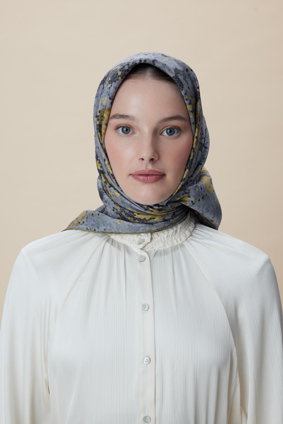 SU MASALI ÇİFT TARAFLI TİVİL İPEK EŞARP 90*90 CM - SİYAH TAŞ - Görsel 12