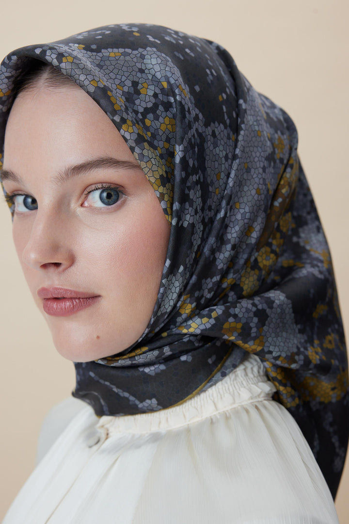 SU MASALI ÇİFT TARAFLI TİVİL İPEK EŞARP 90*90 CM - SİYAH TAŞ - Görsel 1