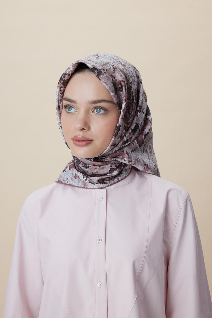 SU MASALI ÇİFT TARAFLI TİVİL İPEK EŞARP 90*90 CM - PUDRA PEMBE - Görsel 12
