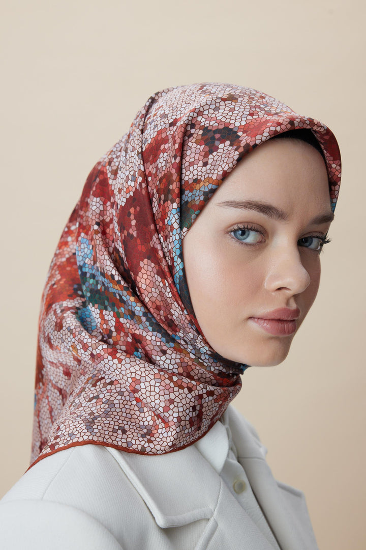 SU MASALI ÇİFT TARAFLI TİVİL İPEK EŞARP 90*90 CM - YAVRUAĞZI - Görsel 1