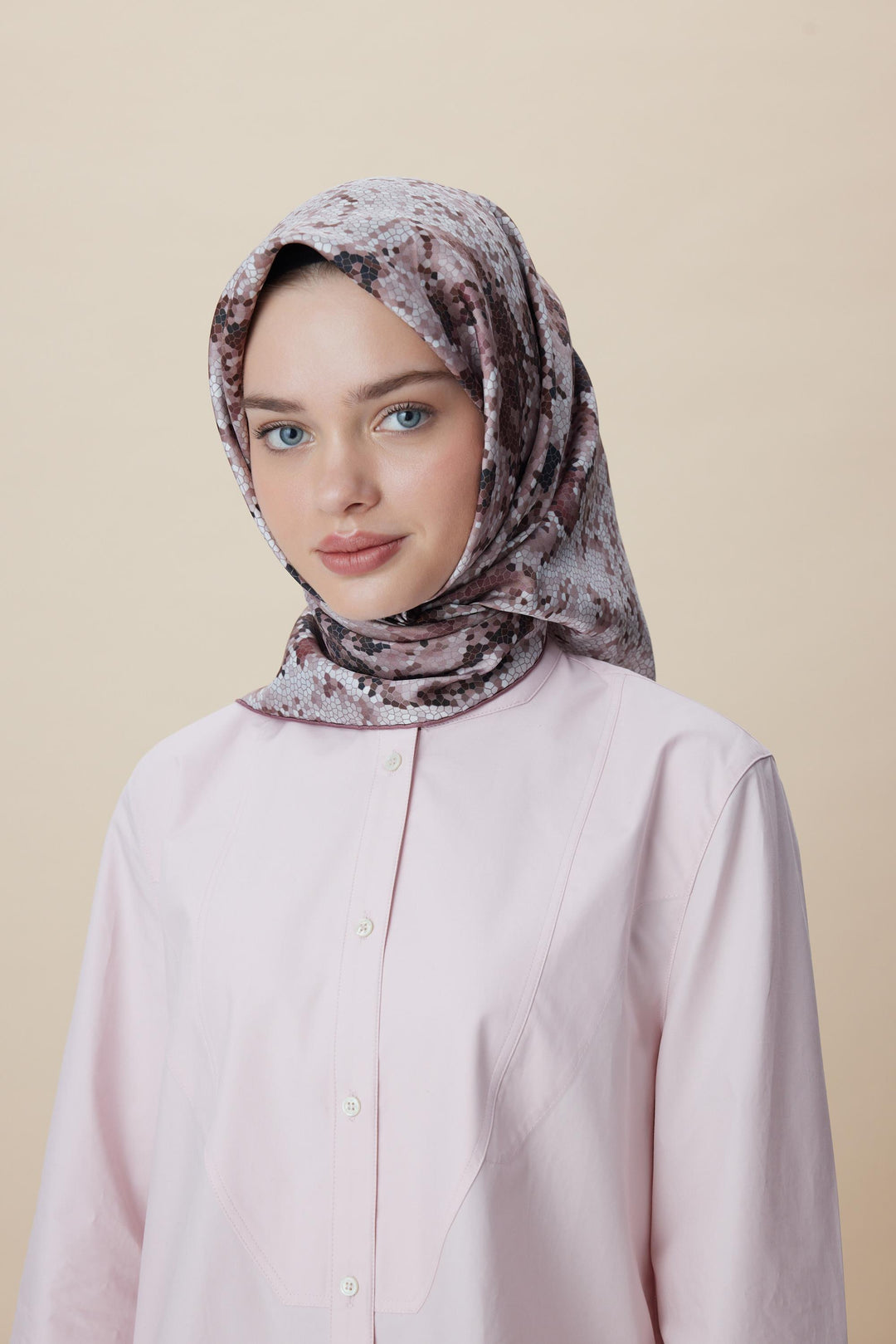 SU MASALI ÇİFT TARAFLI TİVİL İPEK EŞARP 90*90 CM - PUDRA PEMBE - Görsel 11
