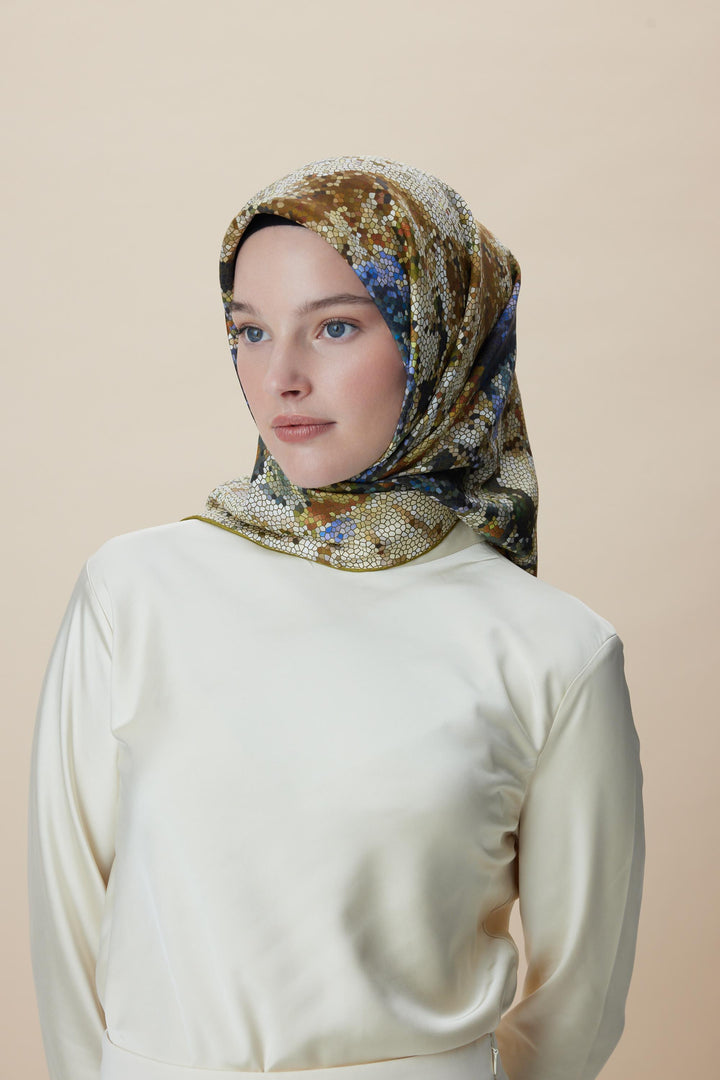 SU MASALI ÇİFT TARAFLI TİVİL İPEK EŞARP 90*90 CM - SARI - Görsel 4