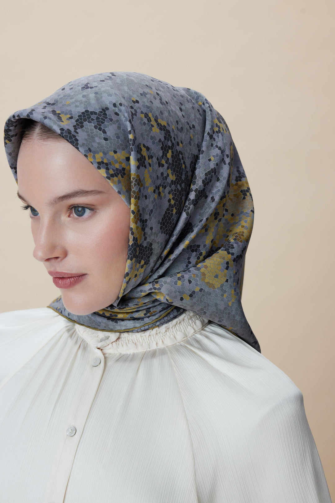 SU MASALI ÇİFT TARAFLI TİVİL İPEK EŞARP 90*90 CM - SİYAH TAŞ - Görsel 14