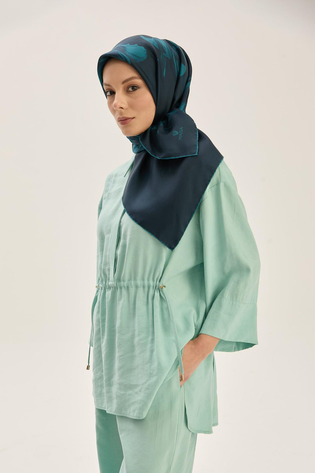 Maisa ZER TİVİL İPEK EŞARP 90*90 CM - LACİVERT