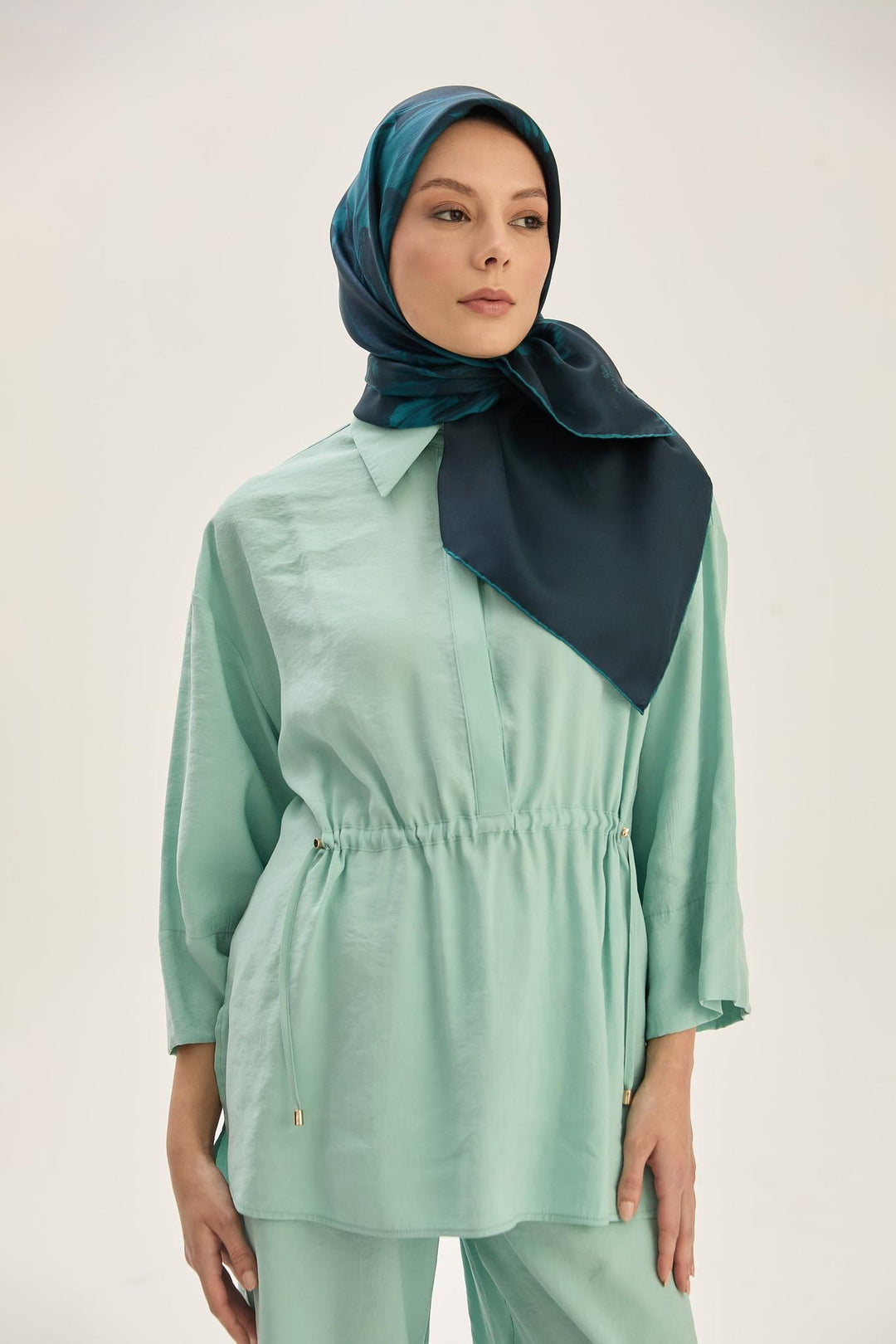 Maisa ZER TİVİL İPEK EŞARP 90*90 CM - LACİVERT