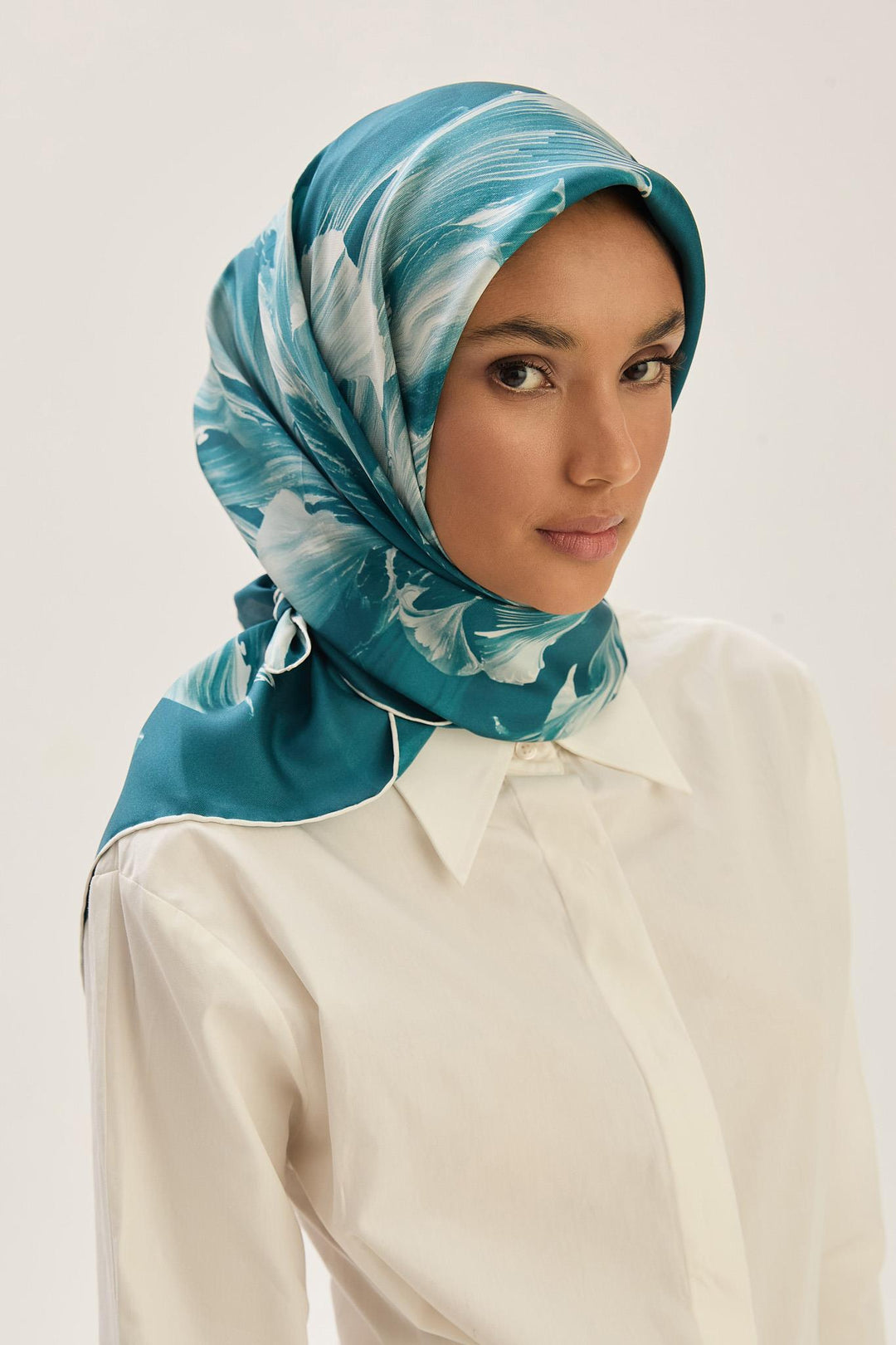 Maisa ZER TİVİL İPEK EŞARP 90*90 CM - PETROL MAVİ