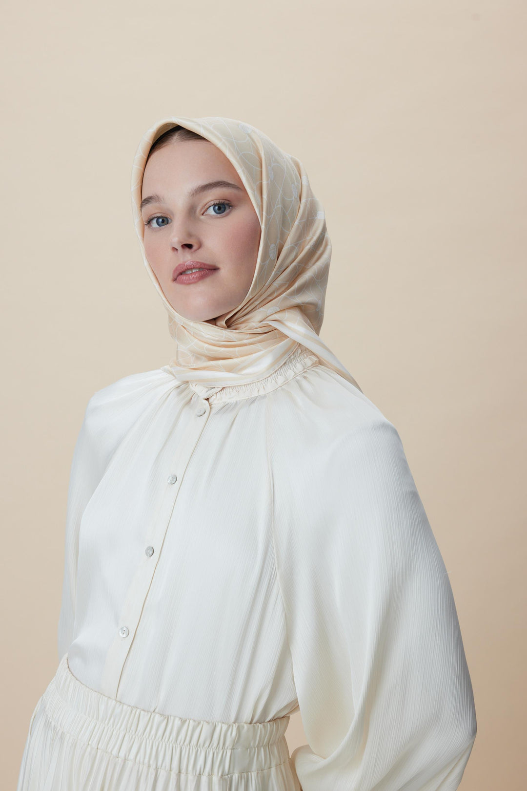 ZERRE TİVİL İPEK EŞARP 90*90 CM - KREM - Görsel 9