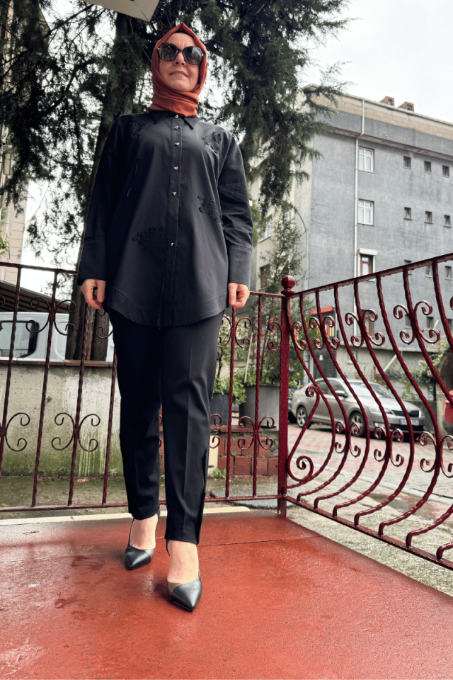 Ghisa Geniş Manşetli Dikiş Detaylı Gömlek Siyah 5KGSTNK4673