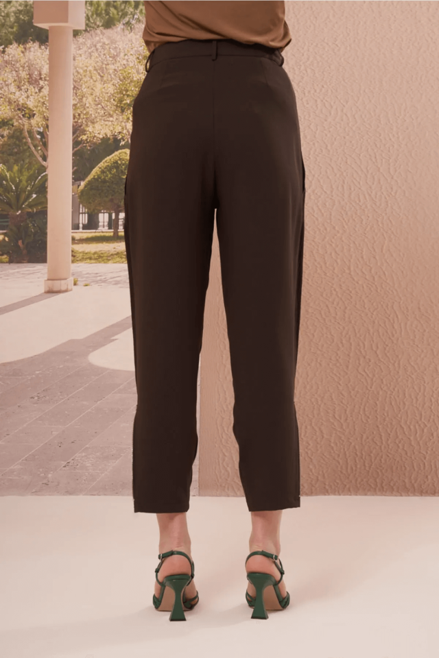 MissWhence Fabric Trousers with Drawstring and Zipper Detail-Brown 31115
